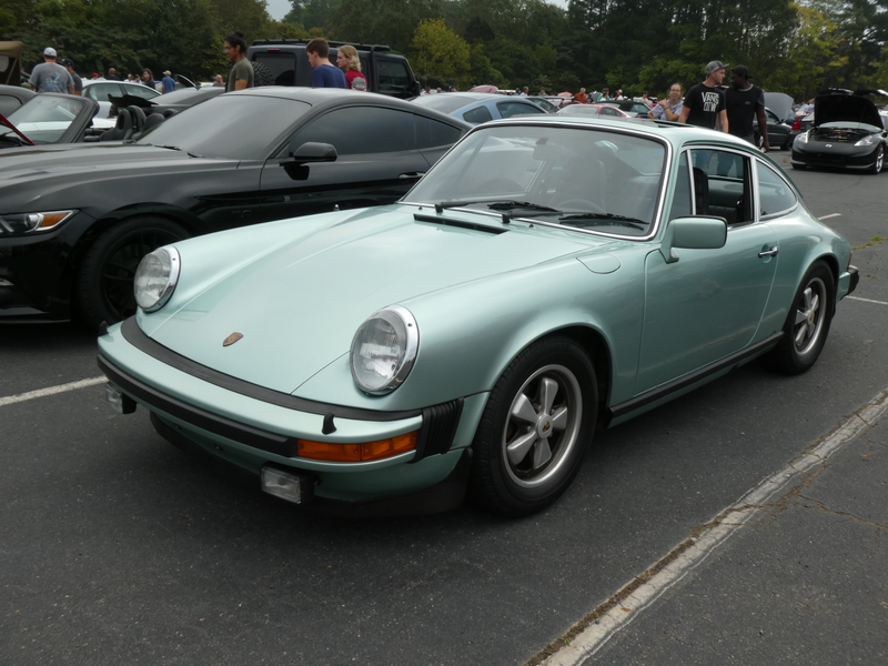 I’m really disappointed that my camera failed to capture the lovely mint color correctly.